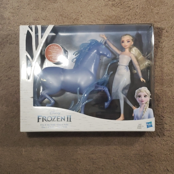 Frozen 2 Elsa Fashion Doll and Nokk - Picture 4 of 5